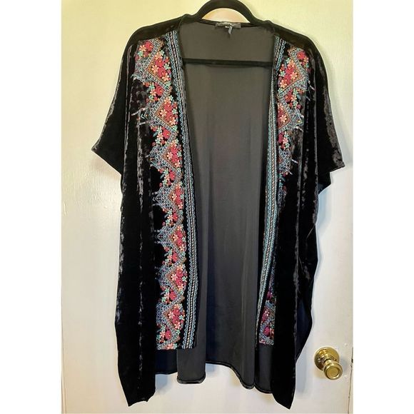 Andrée by Unit Boho Velvet Embroidered Kimono Cardigan in Black - Size m/l - Picture 2 of 13